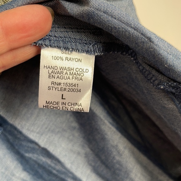 NWT Limerence Co. Beautiful Florals Embroidered off shoulder Blouse. - Picture 4 of 4